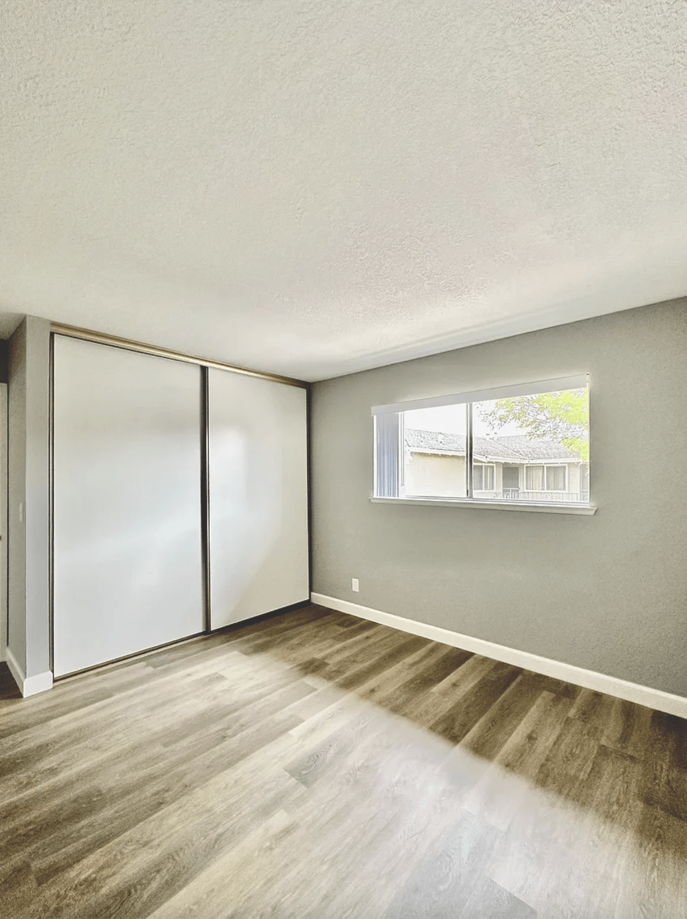 691 Ontario Ct photo 5